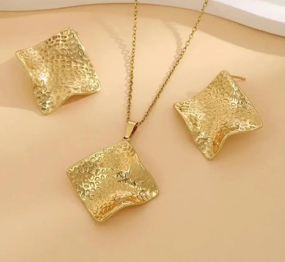 Non-Tarnish Necklace Big Charm Square Shape - Deepika's Adornments