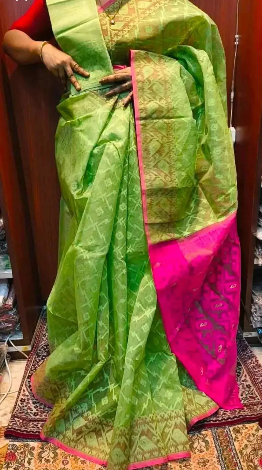 Bengal Handloom Jamdani Saree Neon Green and Majenta - Deepika's Adornments