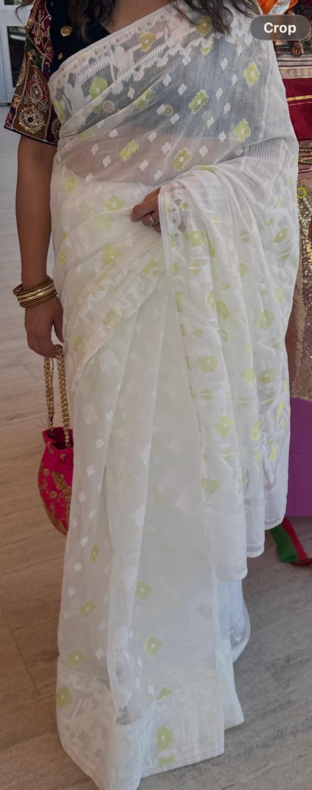 Bengal Handloom Jamdani Saree off white with gold Zari