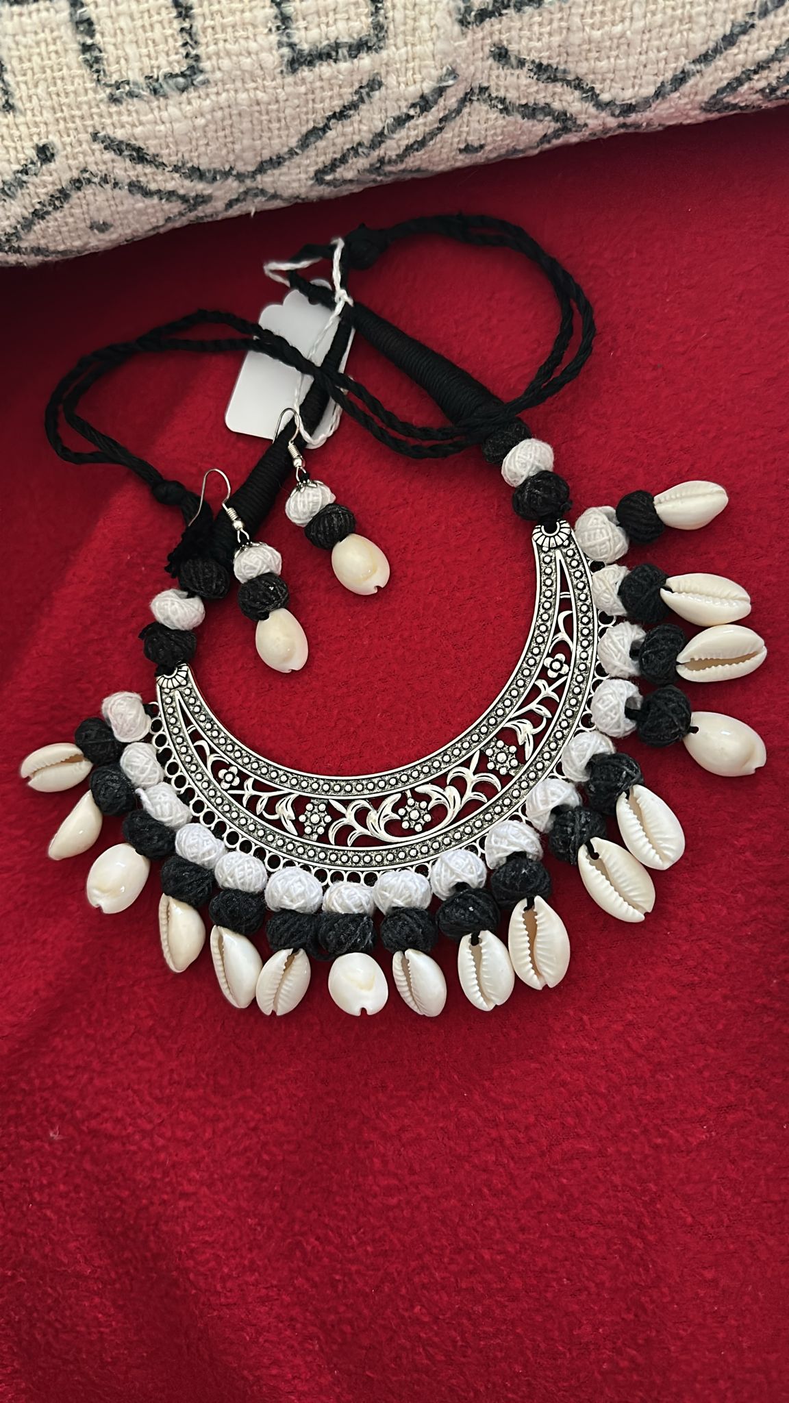Handmade Choker with shells and thread RB INDIA JEWELRY