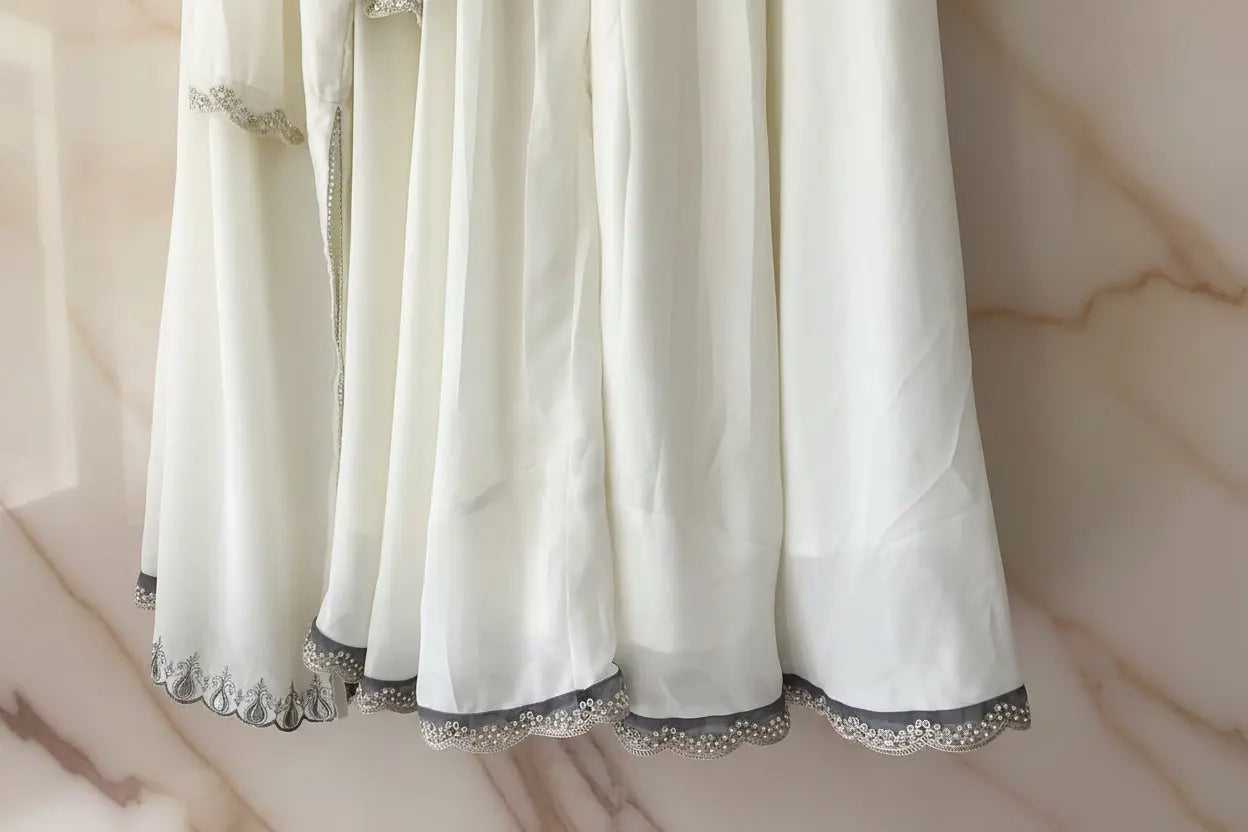 Plazzoo showing lacework at the bottom